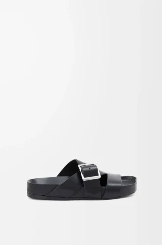 Chanclas Ease Buckle de piel de becerro curtida vegetalmente, color negro