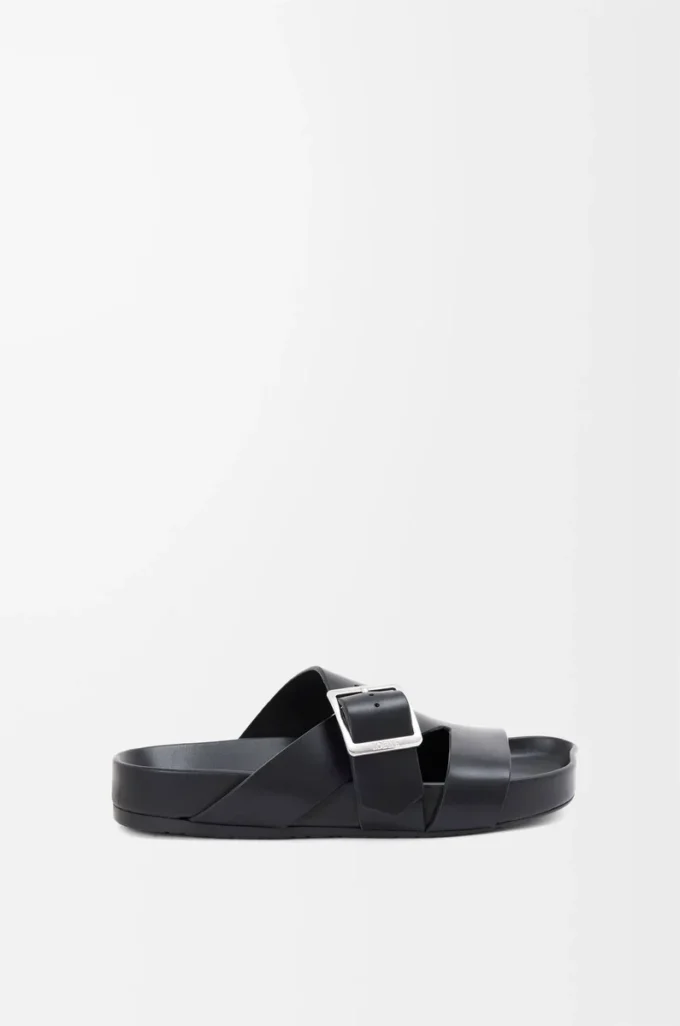 Chanclas Ease Buckle de piel de becerro curtida vegetalmente, color negro