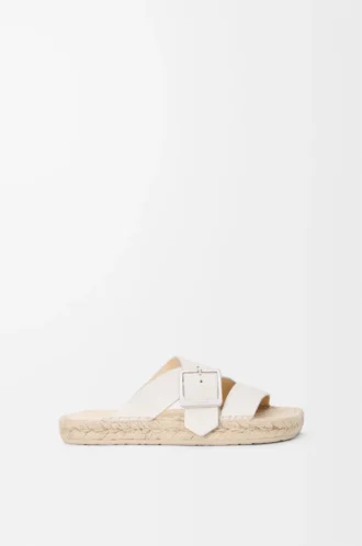 Chanclas espadrilles con forma de pétalo en suave piel de becerro. Blanco
