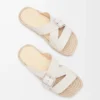 Chanclas espadrilles con forma de pétalo en suave piel de becerro. Blanco Chanclas espadrilles con forma de pétalo en suave piel de becerro. Blanco
