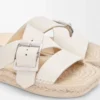 Chanclas espadrilles con forma de pétalo en suave piel de becerro. Blanco Chanclas espadrilles con forma de pétalo en suave piel de becerro. Blanco