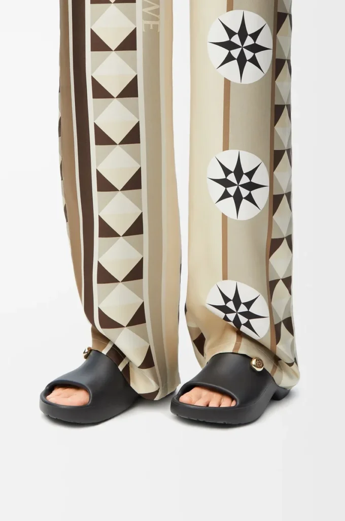 Chanclas Foam Pebble Negro/Dorado Chanclas Foam Pebble Negro/Dorado