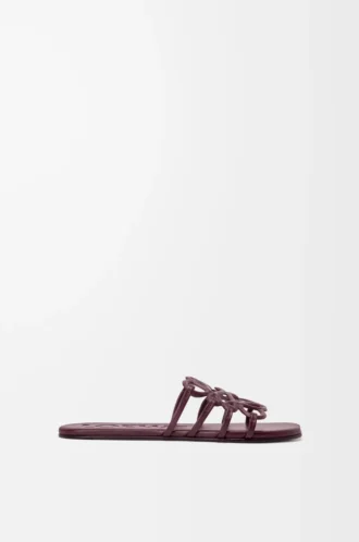 Chanclas Petal Anagram de piel de becerro suave Burdeos oscuro