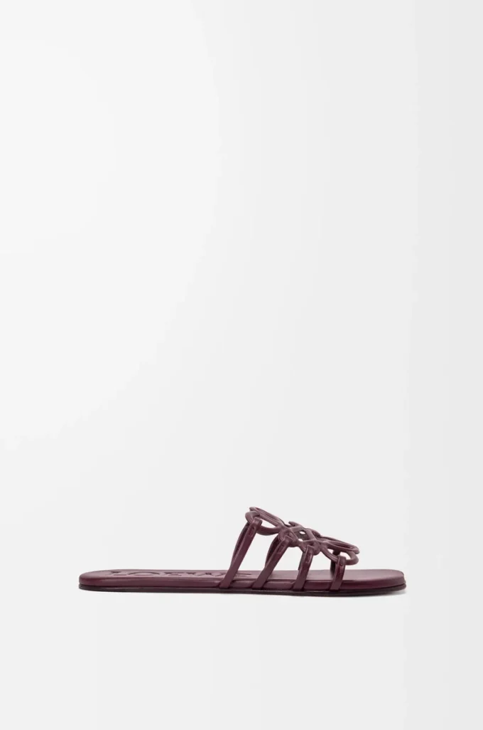 Chanclas Petal Anagram de piel de becerro suave Burdeos oscuro Chanclas Petal Anagram de piel de becerro suave Burdeos oscuro