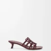 Chanclas Petal Anagram de piel de becerro suave Burdeos oscuro Chanclas Petal Anagram de piel de becerro suave Burdeos oscuro