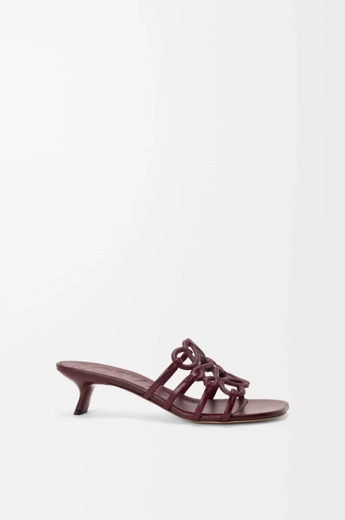 Chanclas Petal Anagram de piel de becerro suave Burdeos oscuro Chanclas Petal Anagram de piel de becerro suave Burdeos oscuro