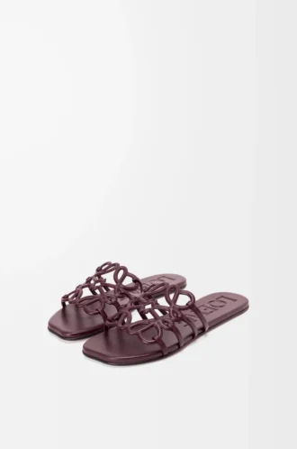 Chanclas Petal Anagram de piel de becerro suave Burdeos oscuro