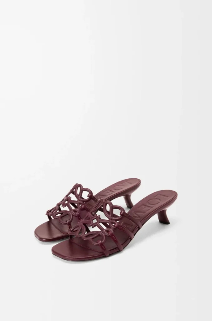 Chanclas Petal Anagram de piel de becerro suave Burdeos oscuro Chanclas Petal Anagram de piel de becerro suave Burdeos oscuro