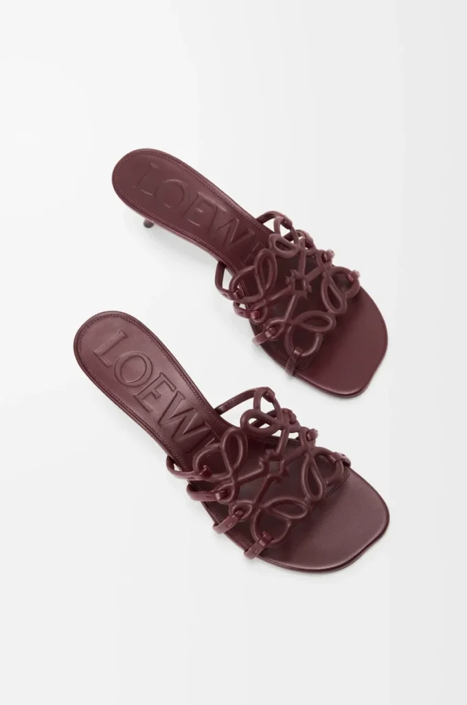 Chanclas Petal Anagram de piel de becerro suave Burdeos oscuro Chanclas Petal Anagram de piel de becerro suave Burdeos oscuro