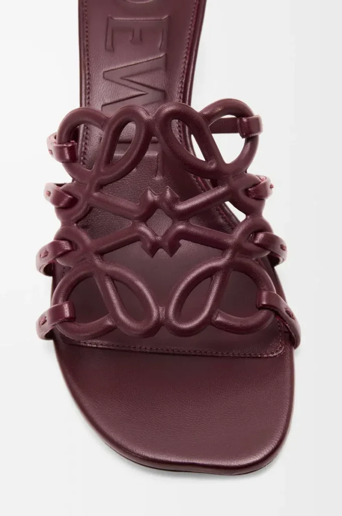 Chanclas Petal Anagram de piel de becerro suave Burdeos oscuro Chanclas Petal Anagram de piel de becerro suave Burdeos oscuro
