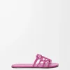 Chanclas Petal Anagram en piel de becerro suave fucsia Chanclas Petal Anagram en piel de becerro suave fucsia