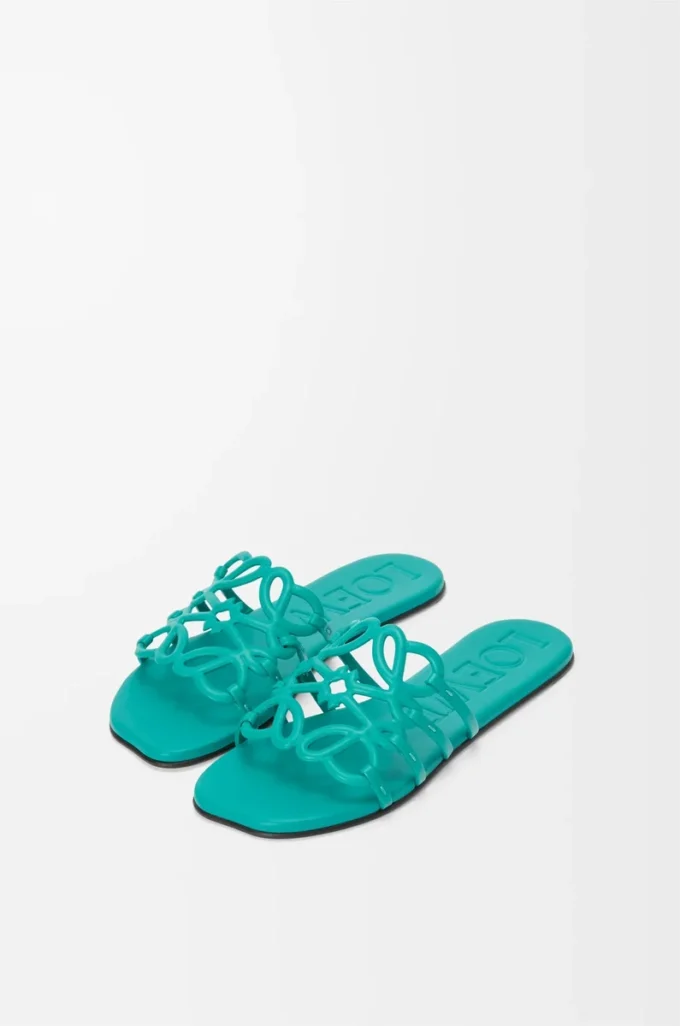Chanclas Petal Anagram en piel de becerro suave Turquesa Chanclas Petal Anagram en piel de becerro suave Turquesa