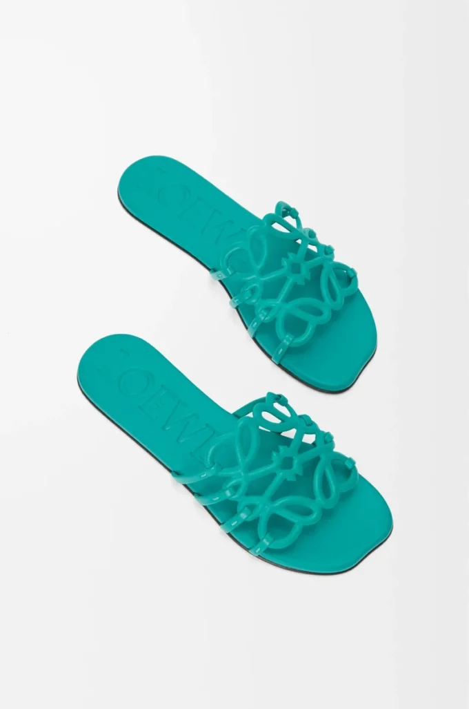 Chanclas Petal Anagram en piel de becerro suave Turquesa Chanclas Petal Anagram en piel de becerro suave Turquesa
