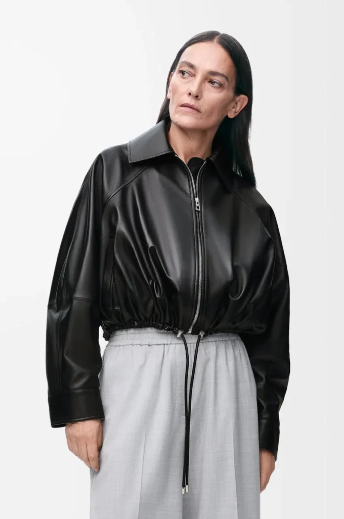 Chaqueta abullonada en piel de cordero napa. Negro Chaqueta abullonada en piel de cordero napa. Negro