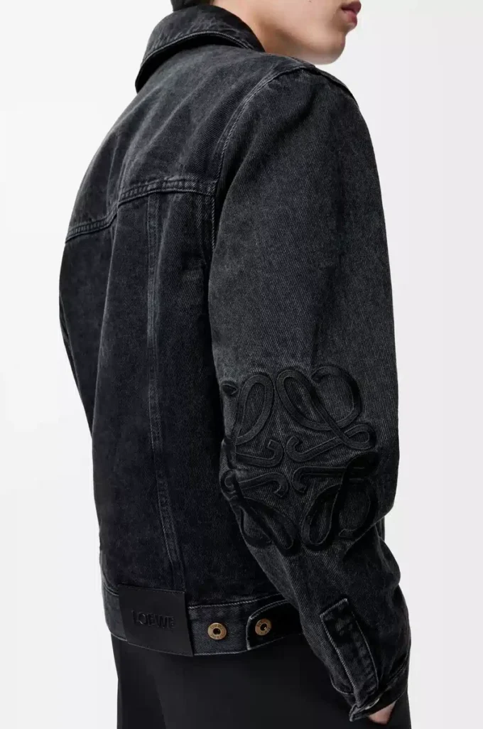 Chaqueta Anagram en denim negro Chaqueta Anagram en denim negro
