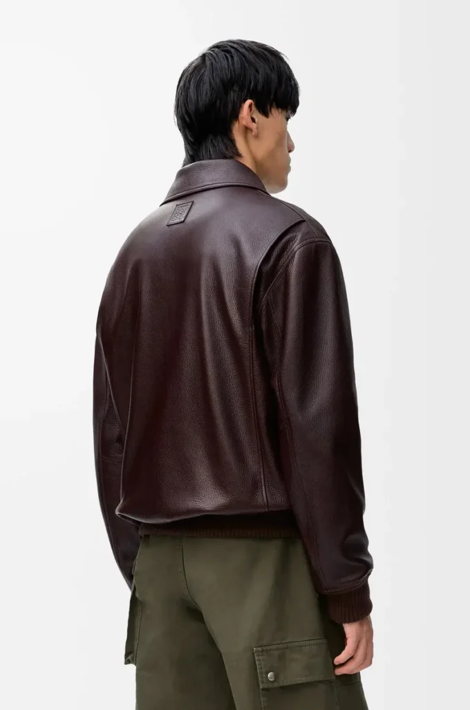 Chaqueta aviador en piel de ciervo color Oxblood Chaqueta aviador en piel de ciervo color Oxblood