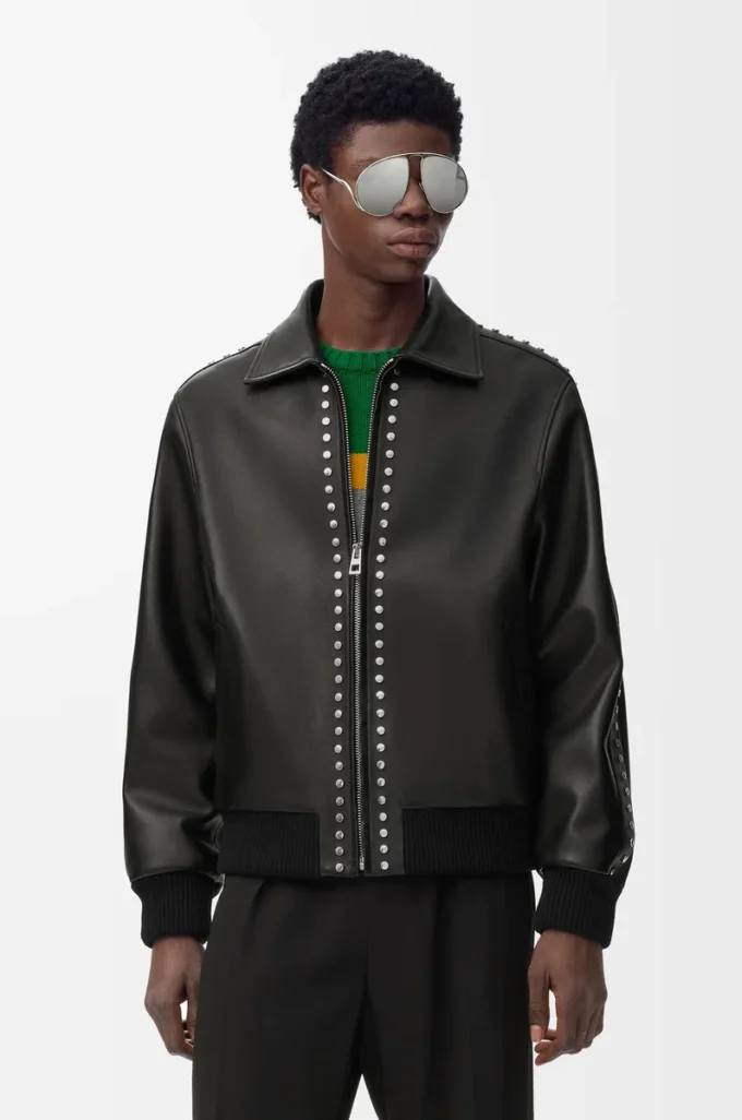 Chaqueta bomber de piel de cordero napa. Negro