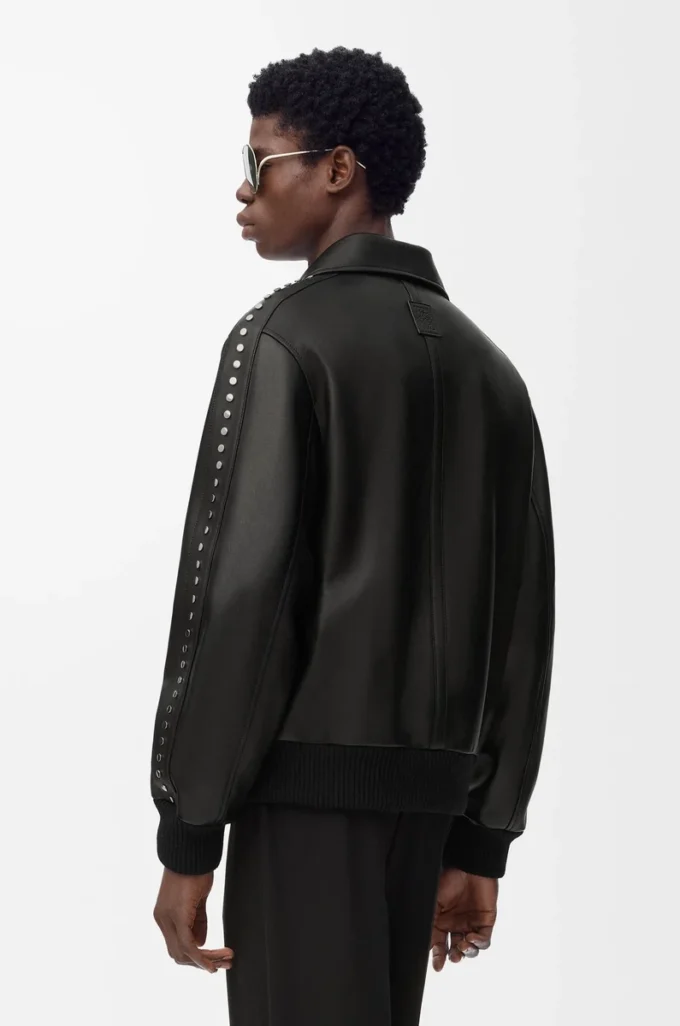 Chaqueta bomber de piel de cordero napa. Negro