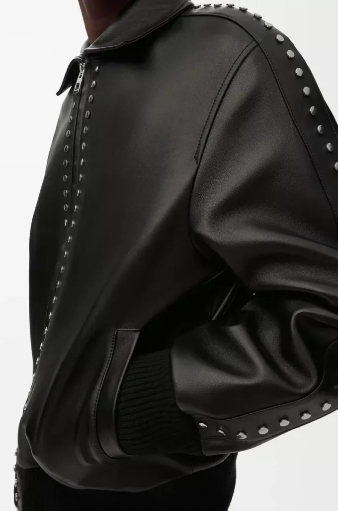 Chaqueta bomber de piel de cordero napa. Negro