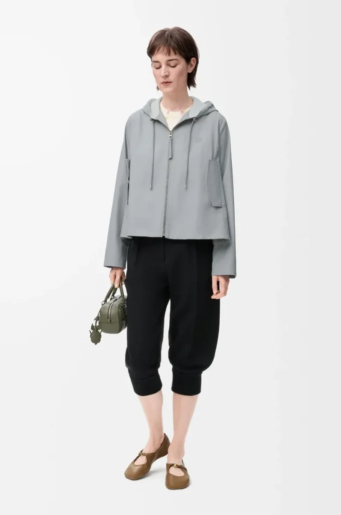 Chaqueta con capucha de algodón gris claro Chaqueta con capucha de algodón gris claro