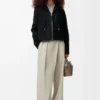 Chaqueta con capucha de piel de oveja negra Chaqueta con capucha de piel de oveja negra