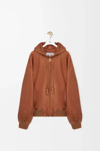 Chaqueta con capucha en piel de cordero napa color tostado