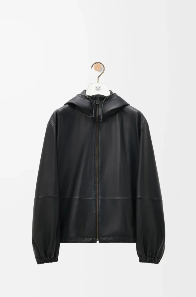Chaqueta con capucha en piel de cordero napa. Negro Chaqueta con capucha en piel de cordero napa. Negro