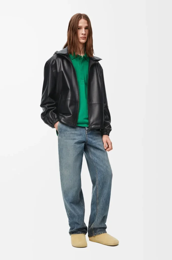 Chaqueta con capucha en piel de cordero napa. Negro Chaqueta con capucha en piel de cordero napa. Negro