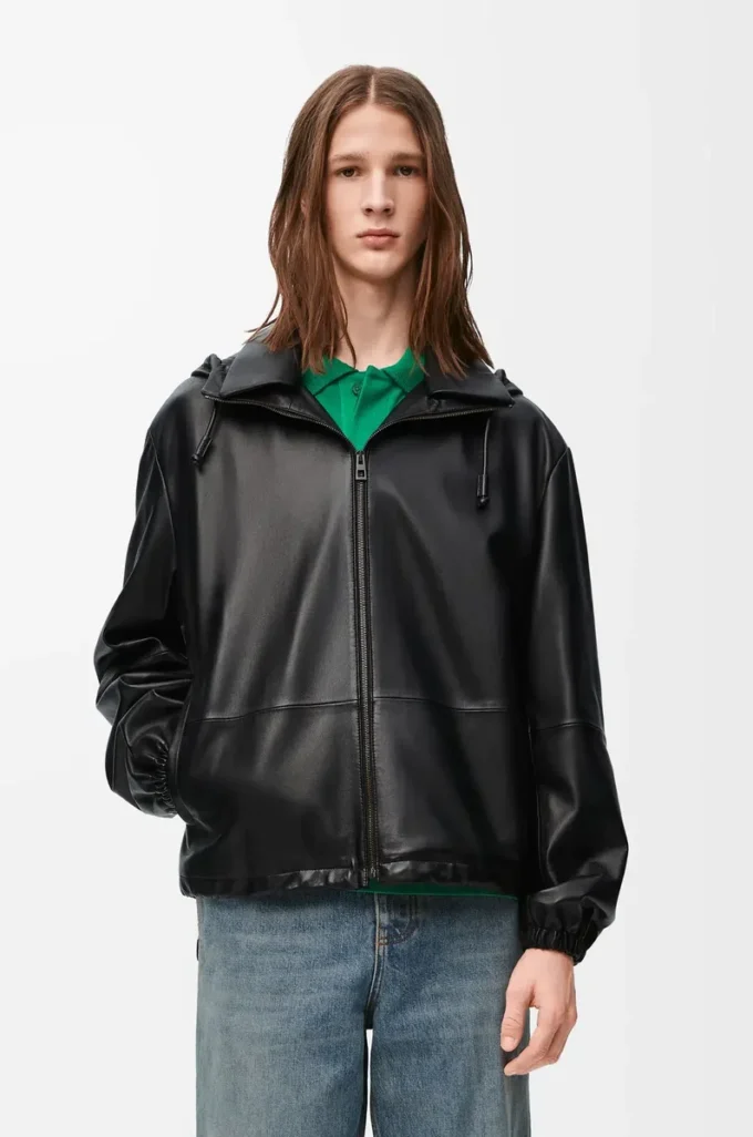 Chaqueta con capucha en piel de cordero napa. Negro Chaqueta con capucha en piel de cordero napa. Negro