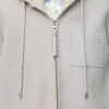 Chaqueta con capucha en piel de oveja gris claro jaspeado Chaqueta con capucha en piel de oveja gris claro jaspeado