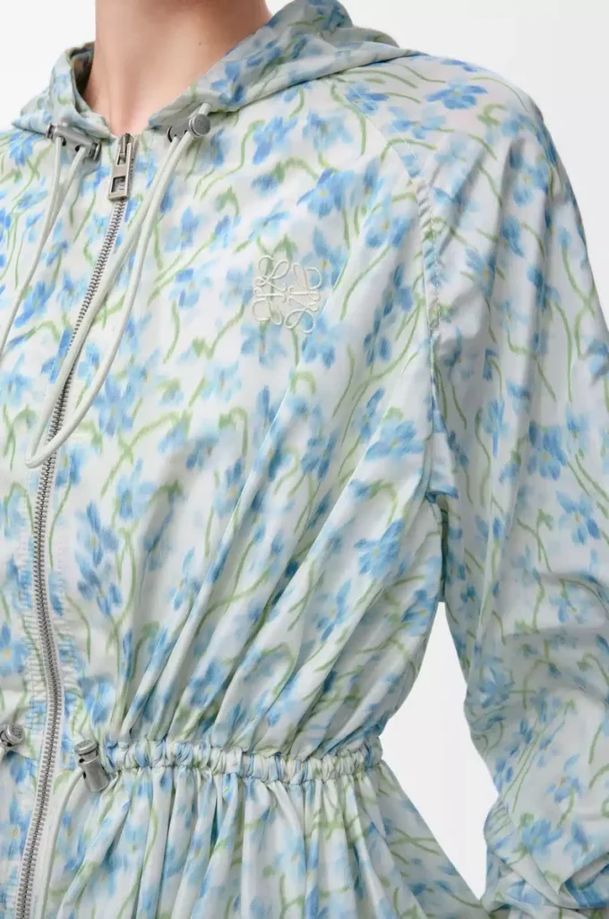Chaqueta con capucha en tafetán de mezcla de seda Blanco/Azul Chaqueta con capucha en tafetán de mezcla de seda Blanco/Azul