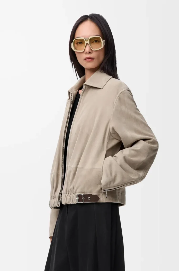 Chaqueta con cinturón de piel de cabra anteada Beige oscuro Chaqueta con cinturón de piel de cabra anteada Beige oscuro