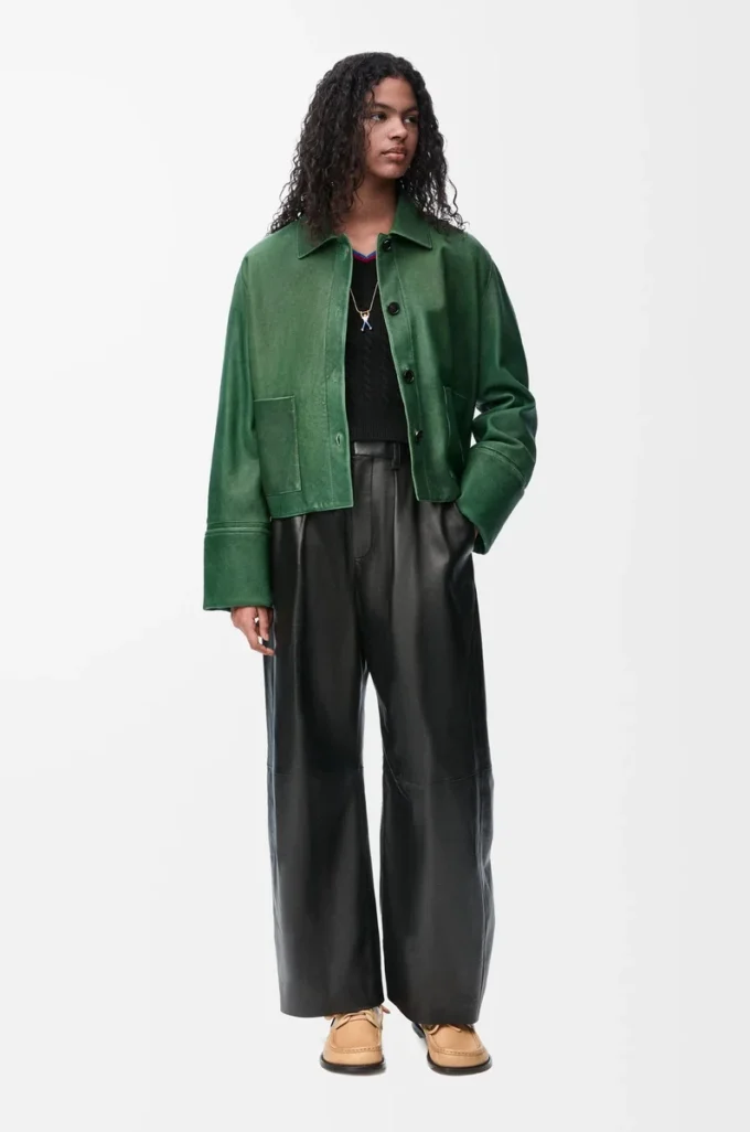 Chaqueta con puños vueltos de piel de cordero napa verde oscuro Chaqueta con puños vueltos de piel de cordero napa verde oscuro