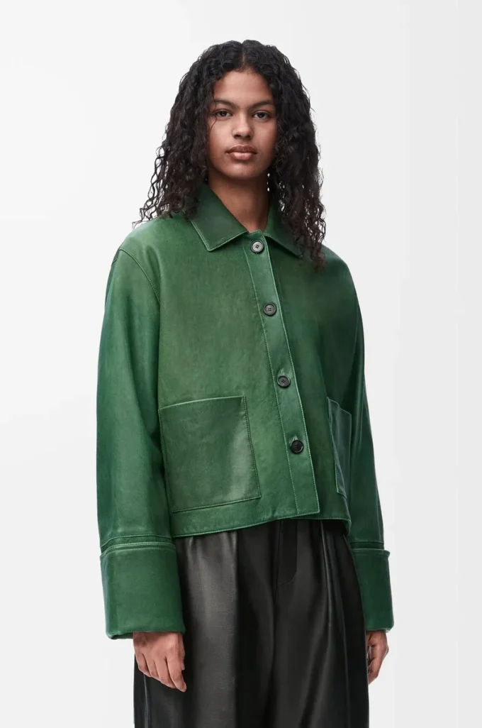 Chaqueta con puños vueltos de piel de cordero napa verde oscuro Chaqueta con puños vueltos de piel de cordero napa verde oscuro