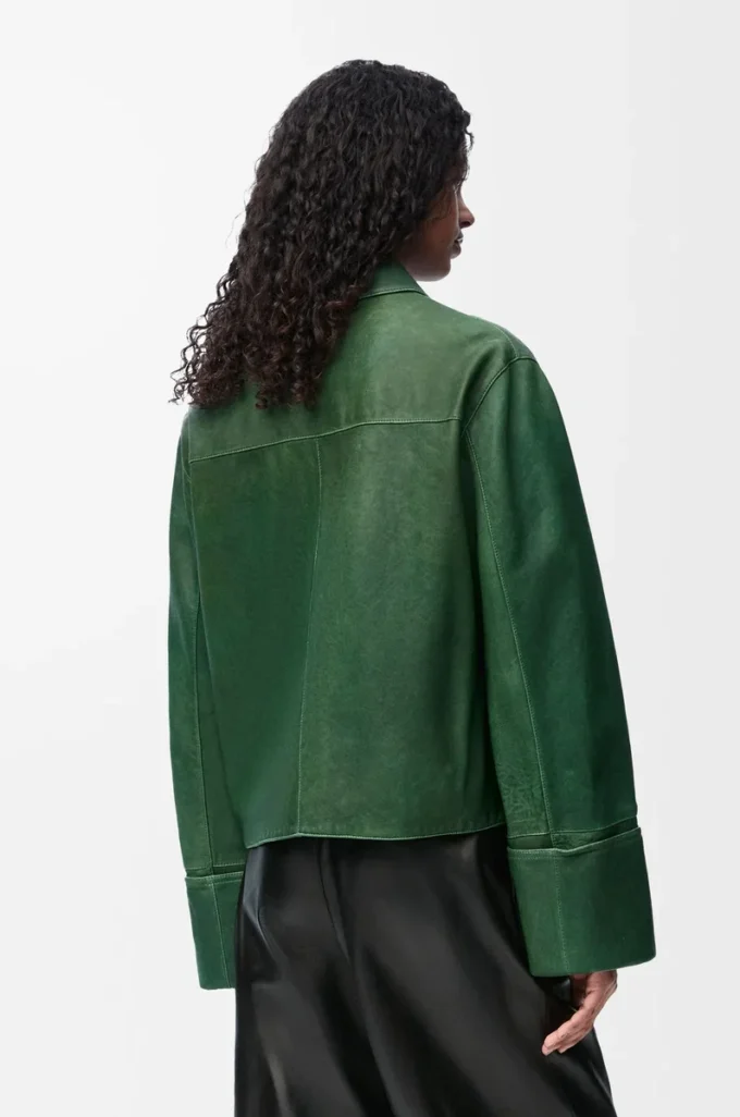 Chaqueta con puños vueltos de piel de cordero napa verde oscuro Chaqueta con puños vueltos de piel de cordero napa verde oscuro
