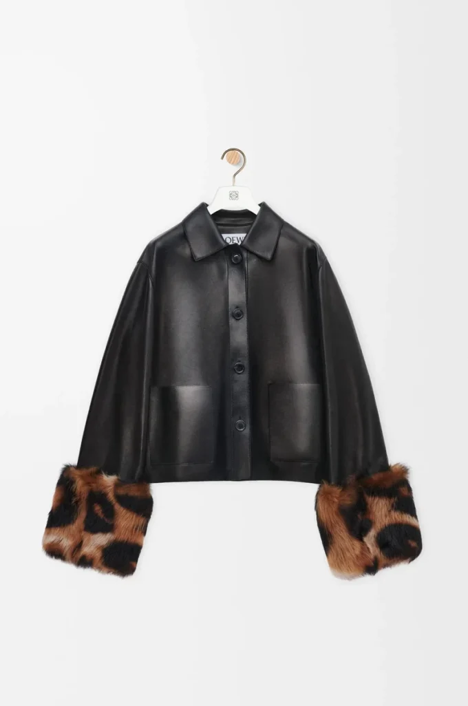 Chaqueta con solapas en piel de cordero napa. Chaqueta con solapas en piel de cordero napa.