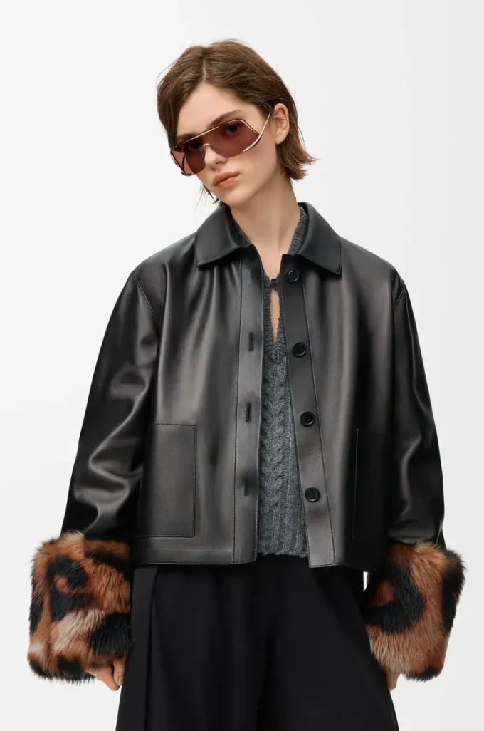 Chaqueta con solapas en piel de cordero napa. Chaqueta con solapas en piel de cordero napa.