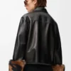 Chaqueta con solapas en piel de cordero napa. Chaqueta con solapas en piel de cordero napa.