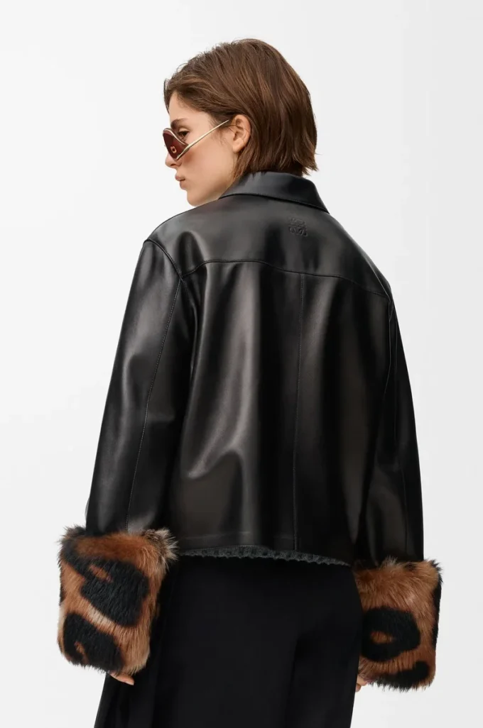 Chaqueta con solapas en piel de cordero napa. Chaqueta con solapas en piel de cordero napa.