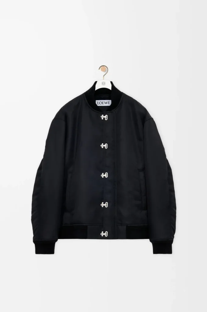 Chaqueta de nailon negro