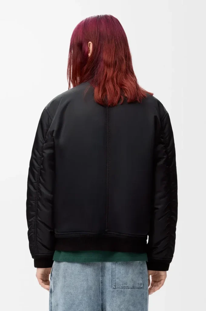 Chaqueta de nailon negro