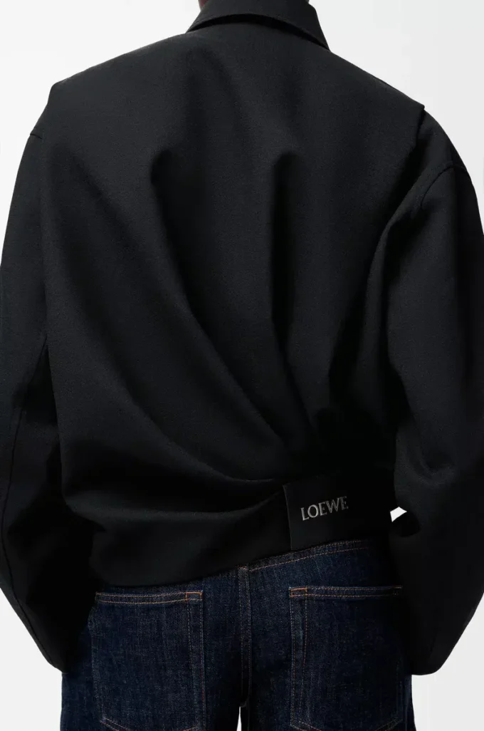 Chaqueta drapeada de lana negra Chaqueta drapeada de lana negra