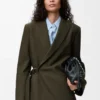 Chaqueta drapeada de lana verde caqui Chaqueta drapeada de lana verde caqui