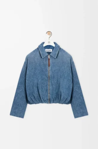 Chaqueta drapeada en denim azul índigo