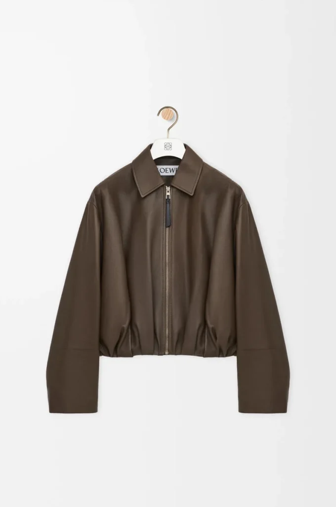 Chaqueta drapeada en piel de becerro napa verde oscuro Chaqueta drapeada en piel de becerro napa verde oscuro