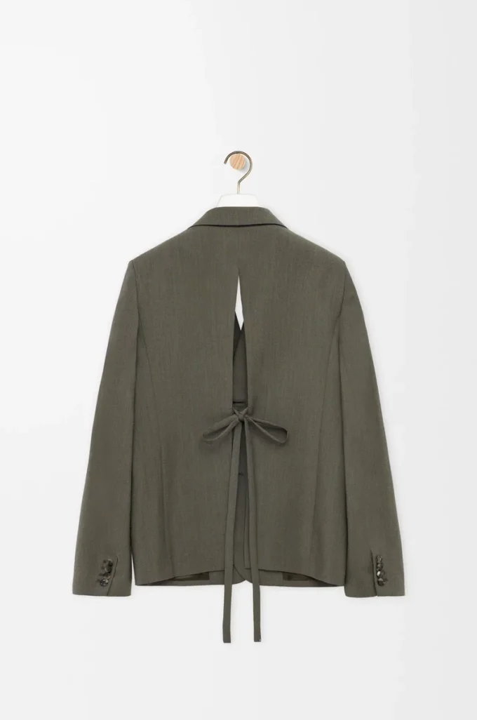 Chaqueta entallada de lana verde caqui Chaqueta entallada de lana verde caqui