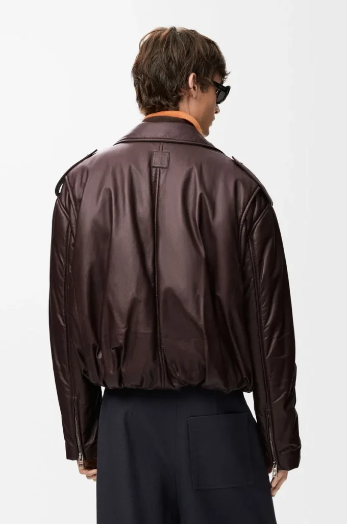 Chaqueta motera abullonada en piel de cordero napa Marrón oscuro Chaqueta motera abullonada en piel de cordero napa Marrón oscuro