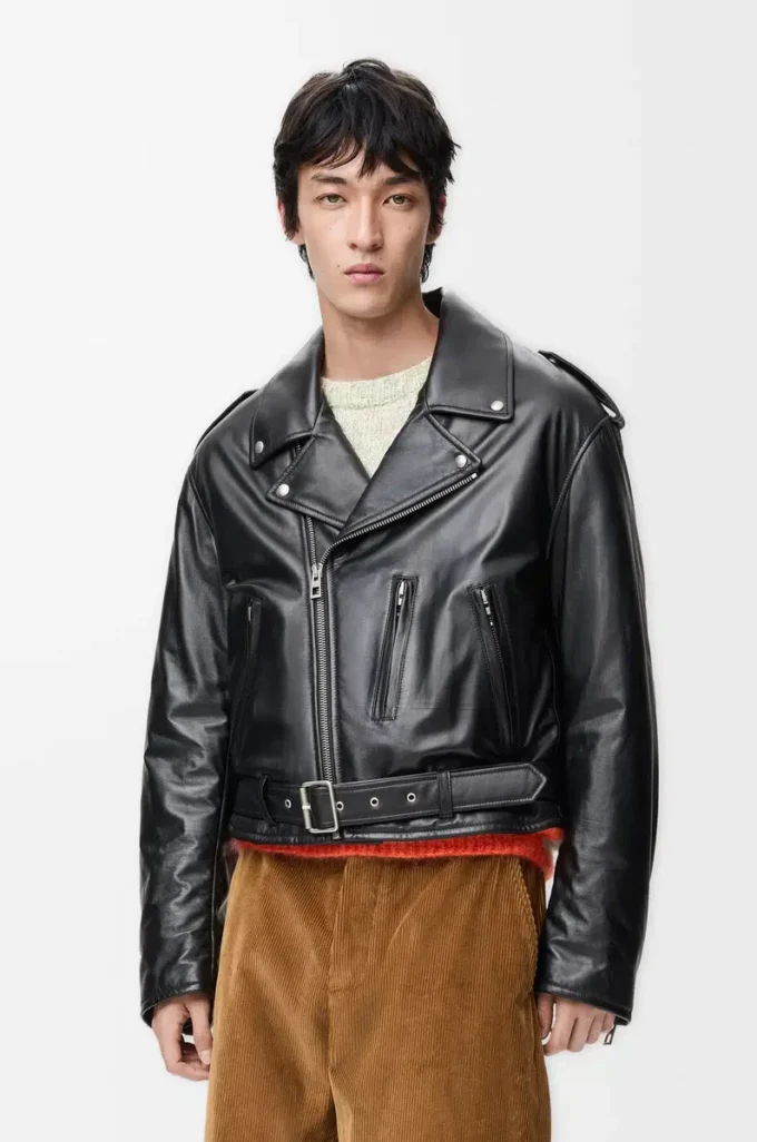 Chaqueta motera en piel de cordero napa. Negro