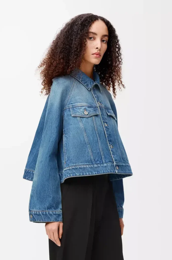 Chaqueta trapecio en denim azul denim Chaqueta trapecio en denim azul denim