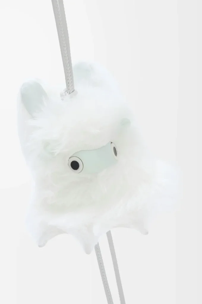 Charm Snow Bunny en piel de oveja Blanca Charm Snow Bunny en piel de oveja Blanca